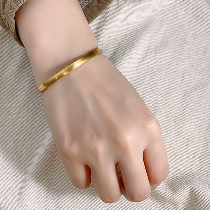 Calm Matte Plain Bangle 4mm - Gold