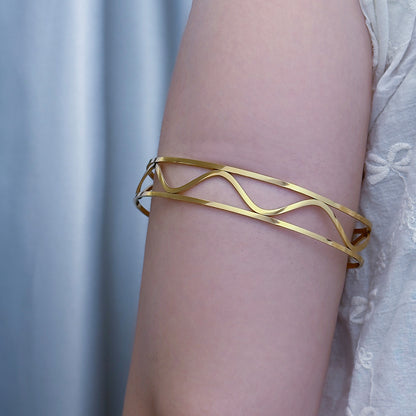 Lottie Wave Arm Cuff - Gold